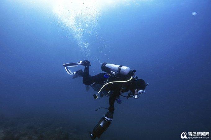 马里亚纳海沟深10862米,水还是液态吗?会被压缩成固体吗?